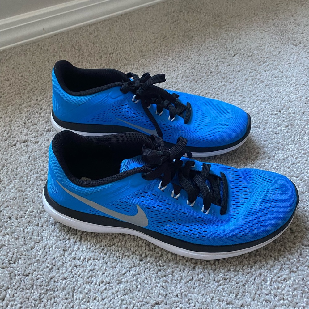 Nike Flex 2016 RN shoes size 8 in blue